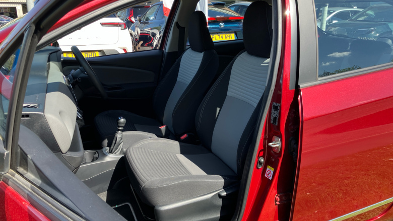 Toyota Yaris 1.5 VVT-i Icon Tech 5dr Petrol Hatchback